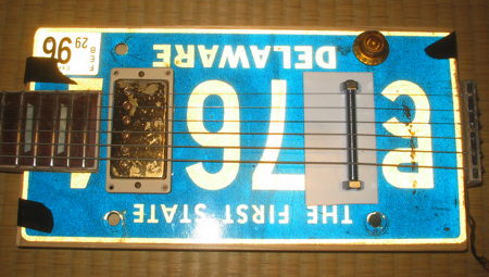 ナンバープレートギター製作 内蔵アンプ音出し成功: ギター製作素人の